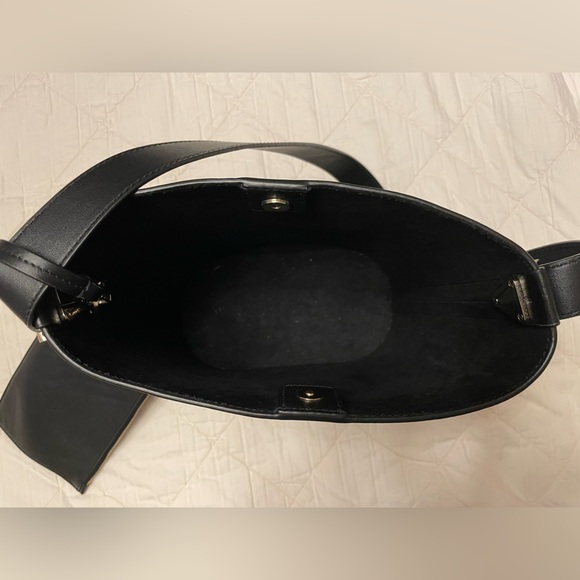 Quince Leather Bucket Crossbody Purse Bag - Picture 5 of 8